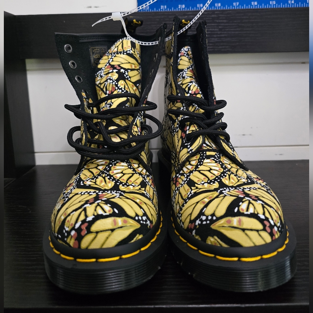 NEW Womens Dr. Martens 1460 Eye Boot Butterfly Yellow Boots Shoes Sz 6 - Picture 7 of 15